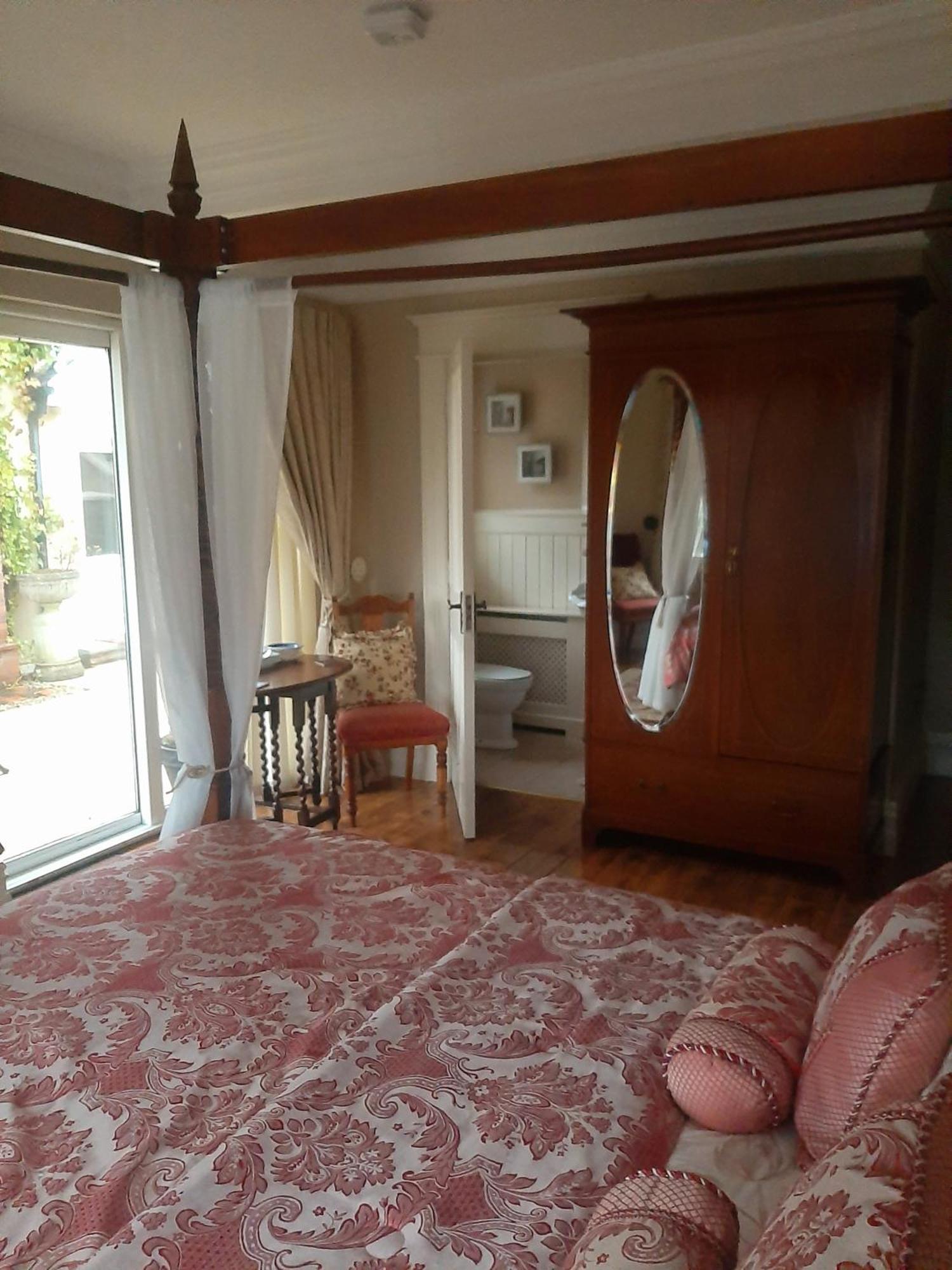 Riverside Lodge Карлингфорд Экстерьер фото
