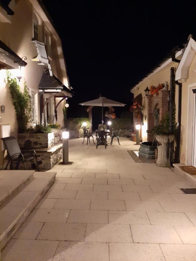 Riverside Lodge Карлингфорд Экстерьер фото